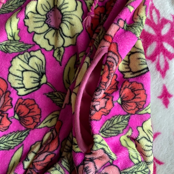 SOLD* Betsey Johnson Beach Towel Cover Up ⛱️ - Picture 4 of 5